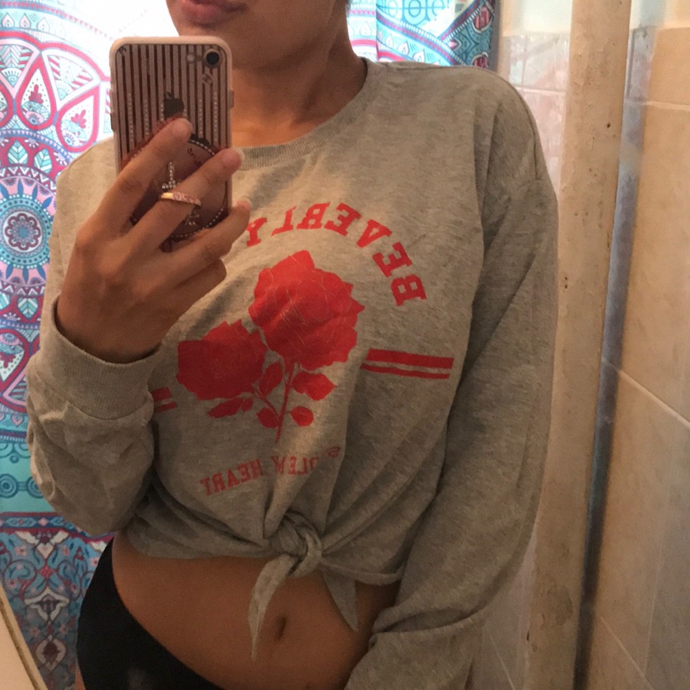 Cropped grey sweatshirt